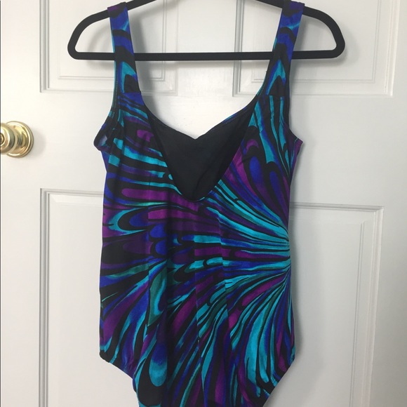 Croft and Barrow one piece bathing suit - Picture 3 of 6